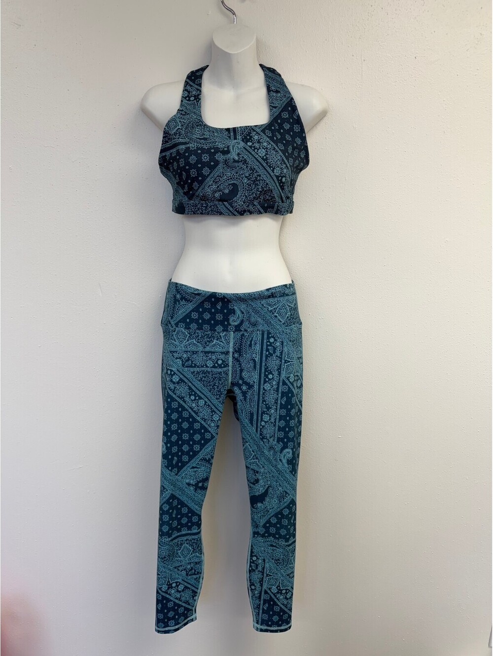Fabletics Women's Blue Paisley Pattern Sports Bra and Leggings Set, Size M